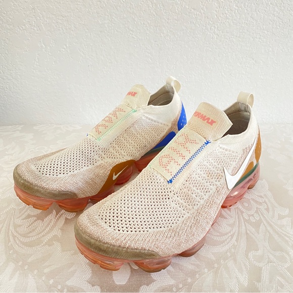 Nike AIR VAPORMAX MOC 2
LACELESS FUTURISM SNEAKERS - Picture 7 of 9